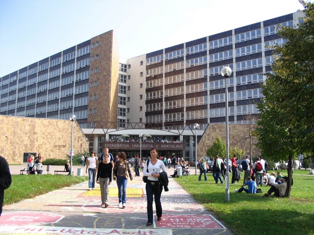 Fotografie
                                školy Ekonomická univerzita v Bratislave