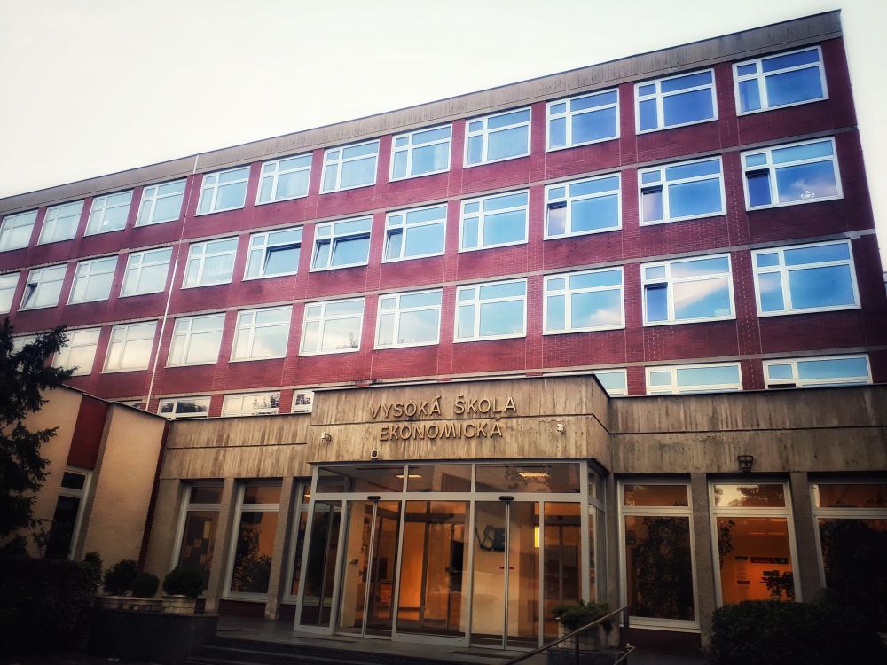 Fotografie
                                školy Fakulta podnikohospodářská